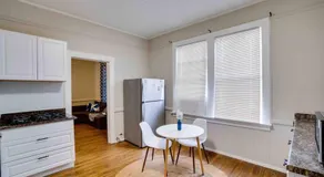 Cozy 1 Bed Historic Elmwood Park-Centennial House - Image 4