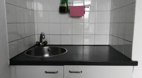 Basel Rühige Zimmer mit grösse Doppelbett - Image 4