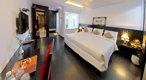 Hotel Gokulam Park - Image 2