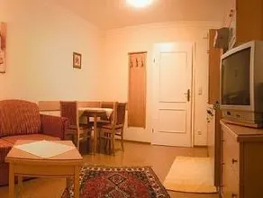 Double room, shower, toilet, living room/bedroom - Image 2