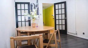 Simlar Luxury Stay, Parking, Wi-Fi, Basketball Court - Image 3