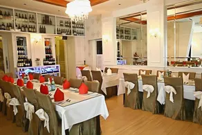 Apple Heritage Hotel - Image 4