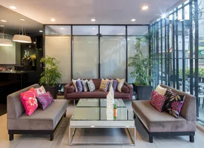 V Hotel - Image 5
