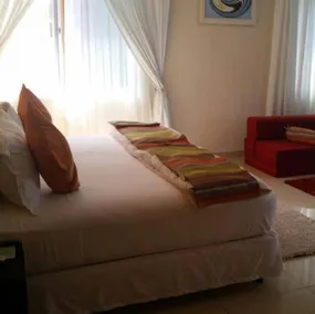 Obaa'S Golden Plaza Hotel - Image 2