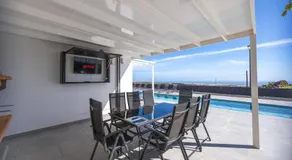 Casa Conil Private 25m Heated Pool with Hydraulic Mobility Lift - Image 3