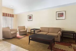 Days Inn by Wyndham Semmes Mobile - Image 3