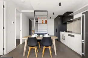 Modern 2BR Apt w Parking Near Melbourne Central - Image 5