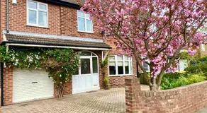 Spacious Five-Bedroom House Close to York Centre - Orchid House - Image 3