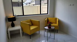 Luxury New 5 Bedroom 3 Bathroom+ Study/ Back Yd - Image 5