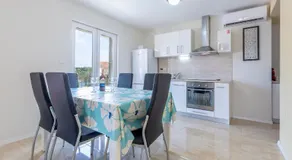 Apartments Listes - Image 3