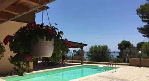 Jolie villa avec piscine privée - Image 3