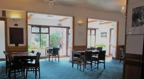 Hylands Hotel Spacious & Bright Triple Room with Ensuite Bathroom and Free Parking - Image 4