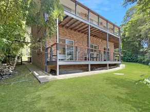 Relaxing 3-Bedroom Retreat with Outdoor Seating - Image 4