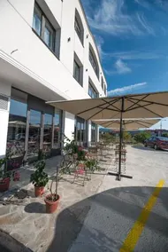 Hotel Aloha - Image 4