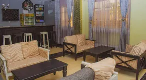 Kanye bridge hotel - Image 5