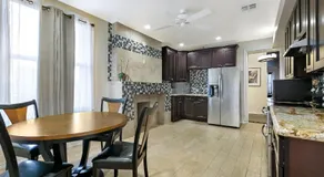 Stylish 4BR condo in Downtown by Hosteeva - Image 5