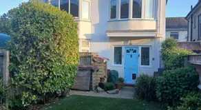 Spacious, pretty attic 2nd floor double room with ensuite near sea - Image 3