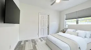 Stylish Tropical Key West Home - Private Yard, Free Parking & Laundry - Image 2