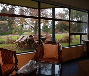 Tussock Grove Boutique Hotel - Image 4