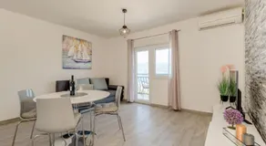 Apartamento en Arbanija con Seaview, Balcón, Acondicionador, WIFI (5137-2) - Image 2