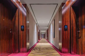V City Hotel - Image 5