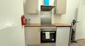 City Centre Bury Stay - Modern 3 Beds, 2BR - Image 5