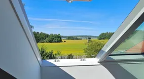 Attic floor with views over fields and sea - Image 3