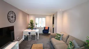 Private Parking - Two Bedroom Home Andover - Image 2