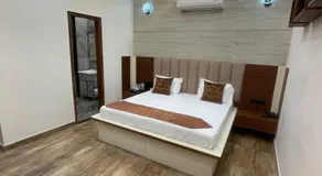 Hotel Alpine Inn - Image 2
