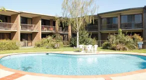 Sandown Regency Hotel & Apartments - Image 2