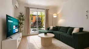 3BR Well-located Apartment Parking & AC U5 - Image 2