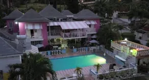 Pink Hibiscus Bed and Breakfast - Image 2