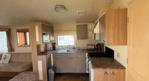Family Caravan Clacton-on-Sea Sleeps 6 Near Beach - Image 5
