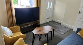 Doncaster Serviced Accommodation - Spacious 3 Bed Home - Business & Contractor Friendly - Image 2