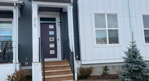Private Entire Townhouse Retreat Close to Lake - Image 4