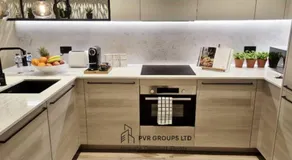 Canary Wharf Riverside Flat - Balcony - DLR 2 mins - Fast WiFi - Sleeps 3 - Image 5