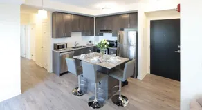 Luxurious Condo Apartment 2BRs-2BAs-1Office with free parking - Image 3
