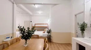La Moon House - Image 5
