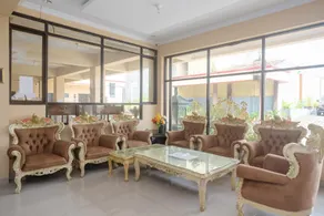 RedDoorz at H&W Hotel Solo - Image 3