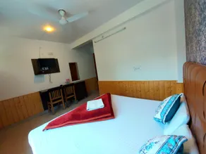 The Shalangco Villa Deluxe Room with Balcony - Image 4