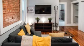 Gorgeous 1BR Wooster Sq. apt. - wshr/dryr, parking - Image 2
