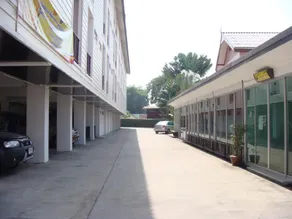 The Northeast Hotel - Image 5
