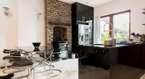 Serres’ Home - Image 2
