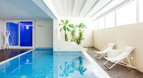 L'Hotel - Image 2