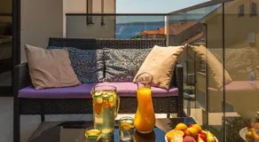 Luxury 2 bedroom apartment with sea view - Image 3
