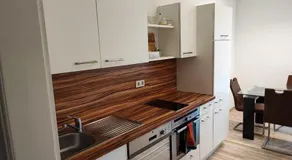 Große Monteurwohnung André bei Würzburg bis 6 Personen mit eigenen gratis Parklätzen und Grill und WLAN 3x Schlafzimmer - nur Einzelbetten - Image 2