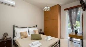 Flora Beach House - Image 2