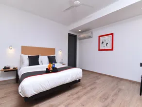 Townhouse Rudra Inn Near Chhatarpur Metro Station - Image 2