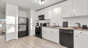 Townhome 4bds, Fast WiFi, 2 Mi to Seton, 6 mi to Fort Cavazos, Professionally Managed by Stay Albatross - Image 4