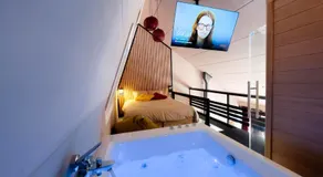 Capsule Lotus-Balneo-Sauna-Billard-Nintendo - Image 2